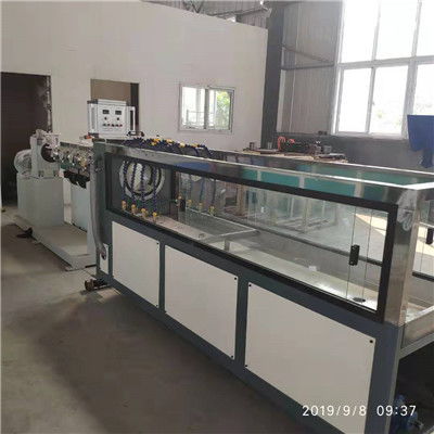 碳素螺旋管設(shè)備 鋒達(dá)塑機(jī) pe碳素螺旋管設(shè)備